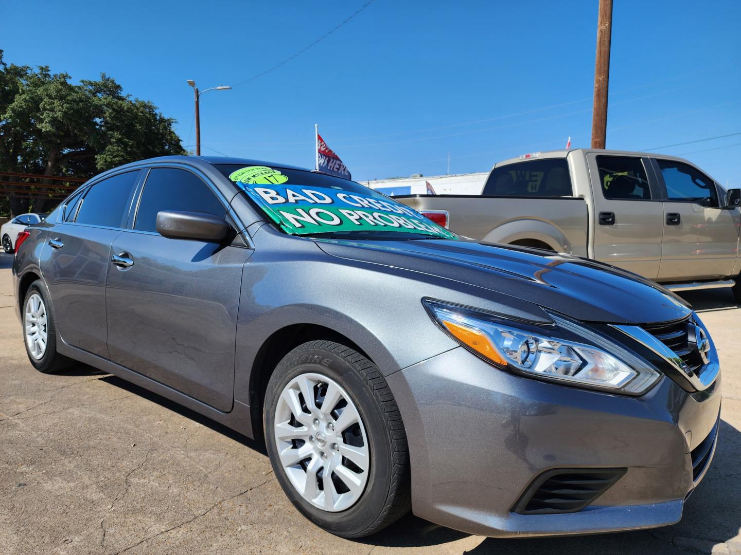 2017 Nissan Altima 2.5 S (1N4AL3AP1HN) with an 2.5L L4 DOHC 16V engine, CVT transmission, located at 2660 S.Garland Avenue, Garland, TX, 75041, (469) 298-3118, 32.885551, -96.655602 - Welcome to DallasAutos4Less, one of the Premier BUY HERE PAY HERE Dealers in the North Dallas Area. We specialize in financing to people with NO CREDIT or BAD CREDIT. We need proof of income, proof of residence, and a ID. Come buy your new car from us today!! This is a Very clean 2017 NISSAN ALTI - Photo#1